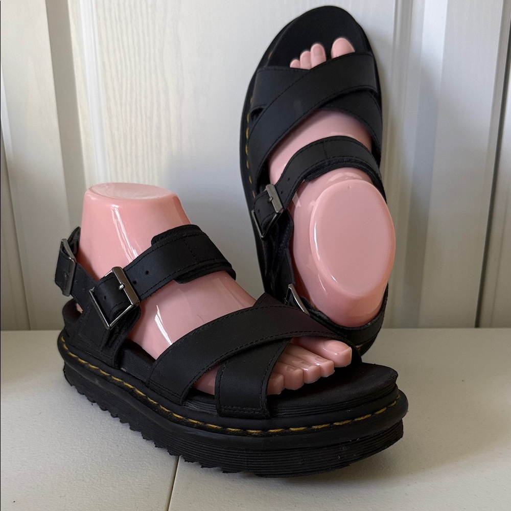* Dr. Martens Voss II Athena Soft Wair Black Sandals (sz - women’s 7 or men’s 6)